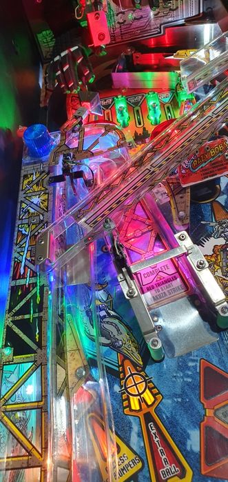 Flipper fliper pinball Johnny Mnemonic