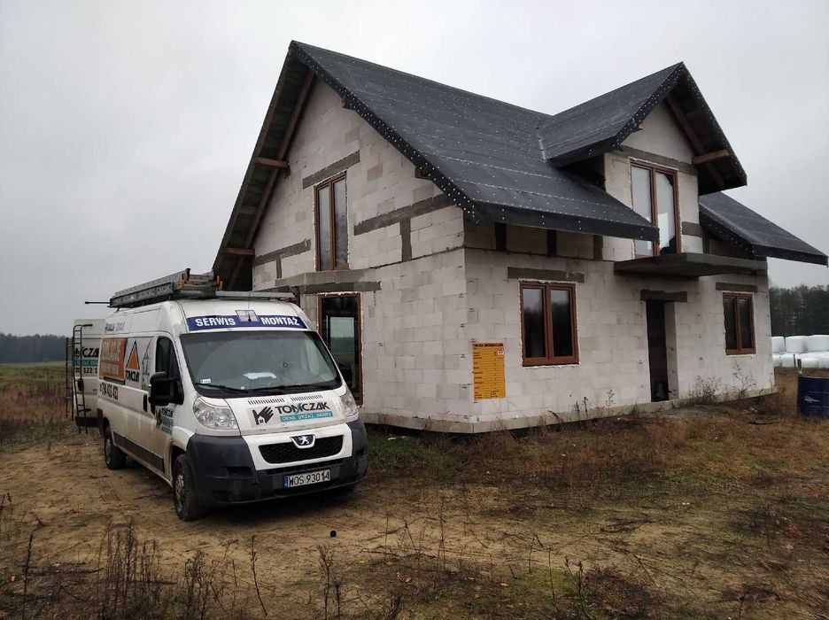 Okna, bramy, drzwi, parapety, panele. Sprzedaż i montaż