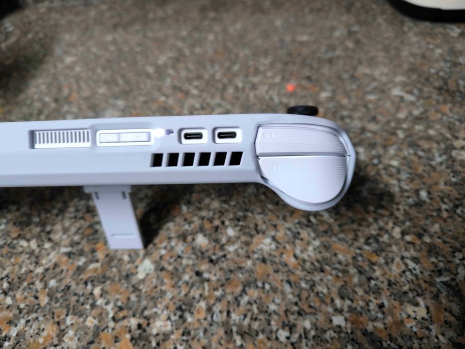 ASUS ROG Ally (Edição Xbox) – Como Novo (12h uso) + Acessórios