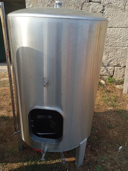 Cubas para vinho  de 1000, 750, 650 litros