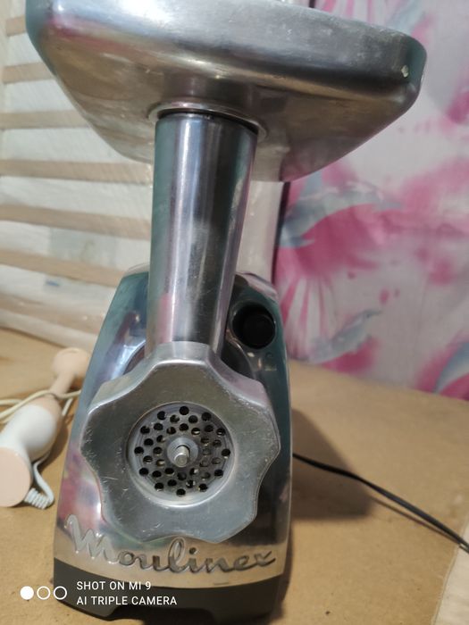 электрическая мясорубка Moulinex серии HV8