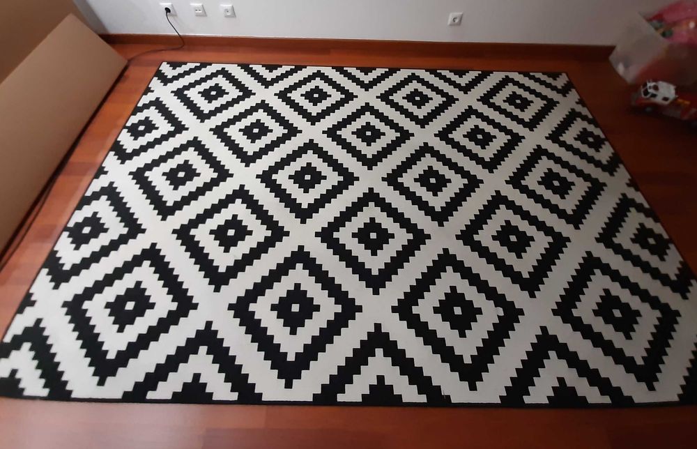 Tapete padrão geométrico IKEA