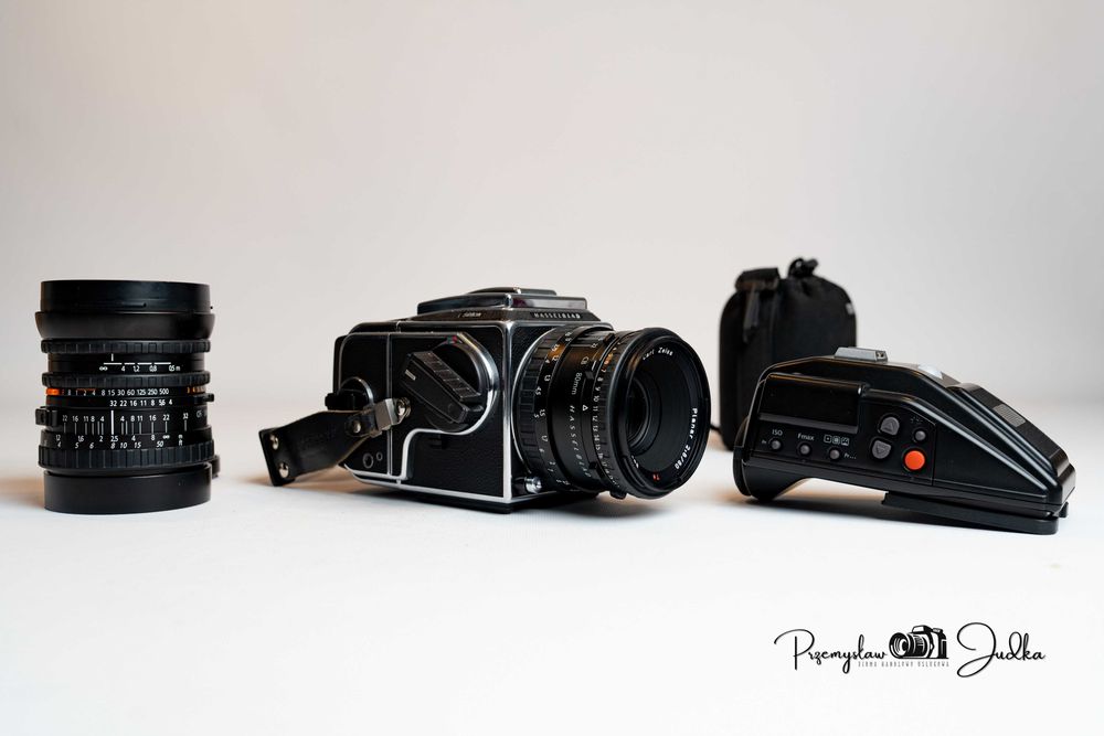 Zestaw Hasselblad 501CM+ 80/2.8 CB+ 50/4 CFI + Magazyn A12 + PME90+WFL