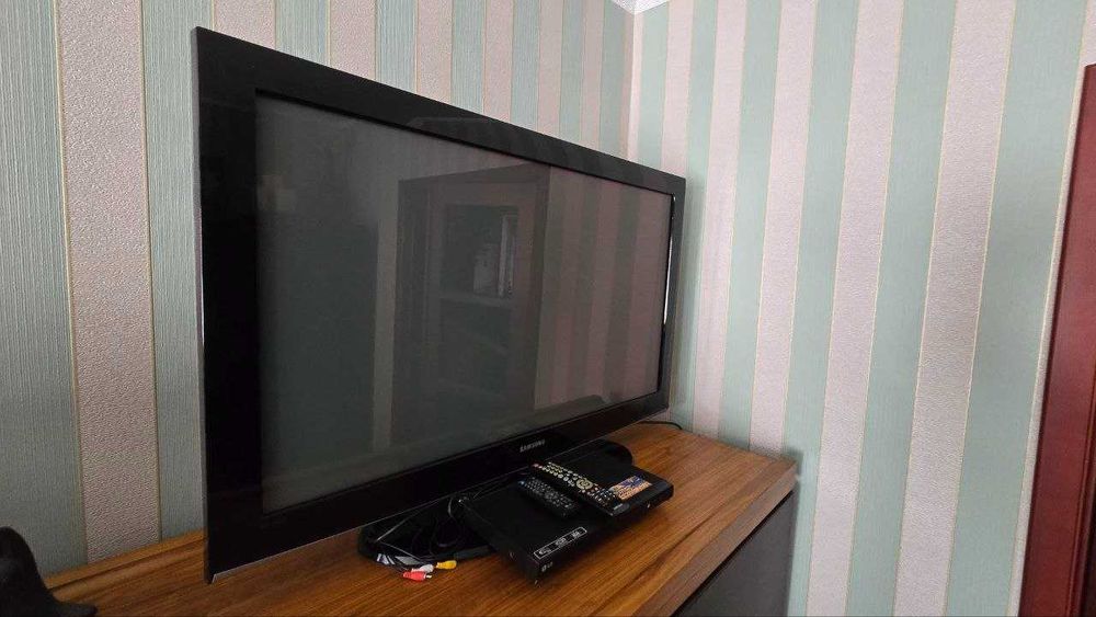 Плазма Samsung 42", DVD-плеєр LG (Караоке, USB) + велика колекція дисків