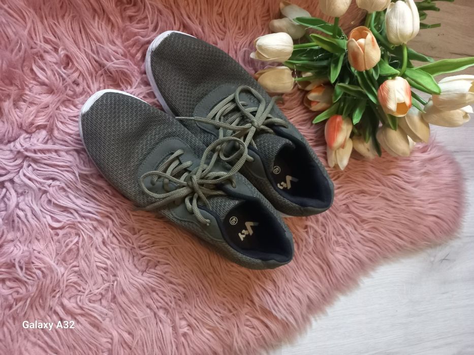 Obuwie damskie sportowe VTY 40 rozmiar