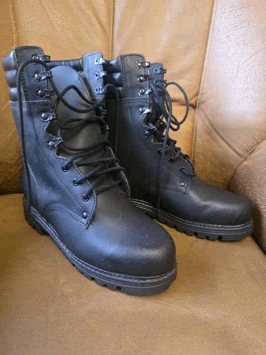 Buty kontraktowe rozm. 39 czarne, nowe