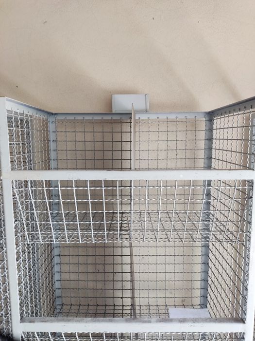 Armário aberto com divisórios em ferro design industrial