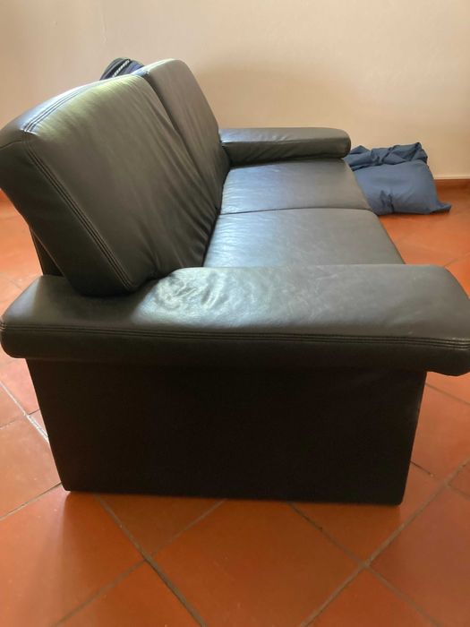 Sofá 3 Lugares em Pele Preta – Excelente Estado