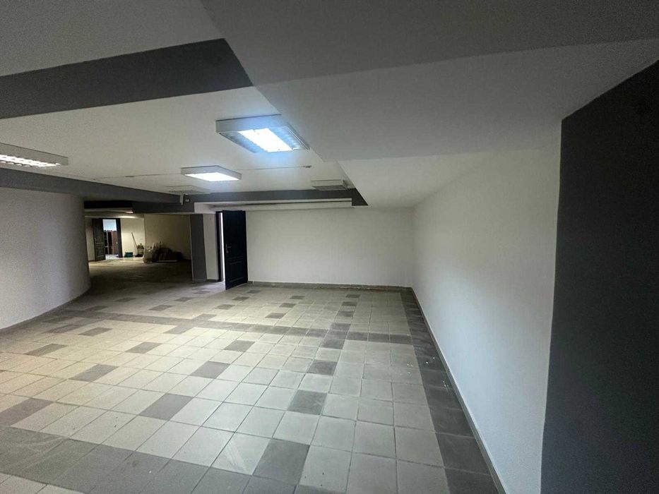 Оренда окремого нежитловго (офісного) приміщення 775 м.кв., Ризька,12