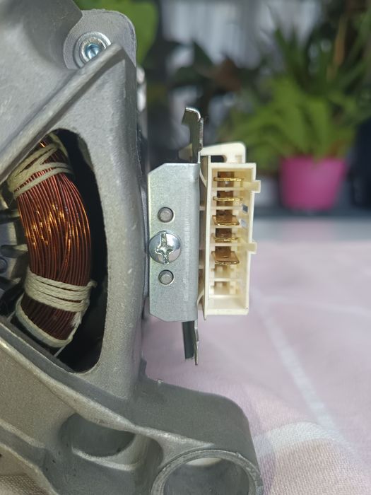 Motor de máquina de lavar roupa Indesit IMA 864B MY TIME SPT.