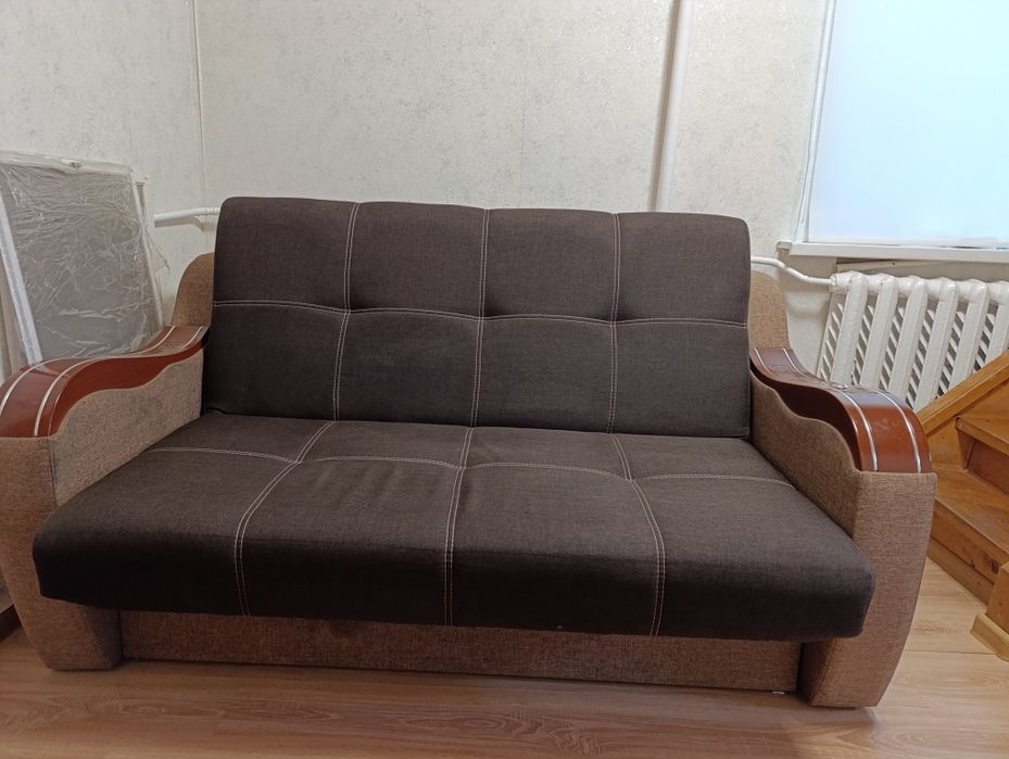 Продам розкладний диван в гарному стані.
