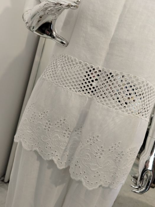 Stylowy biały komplet boho z haftem i koronką
