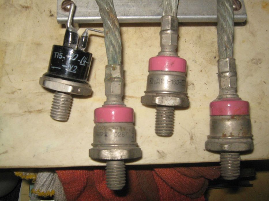 Силові діоди та тиристори.