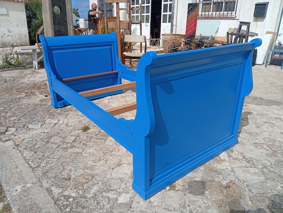 Cama em  madeira