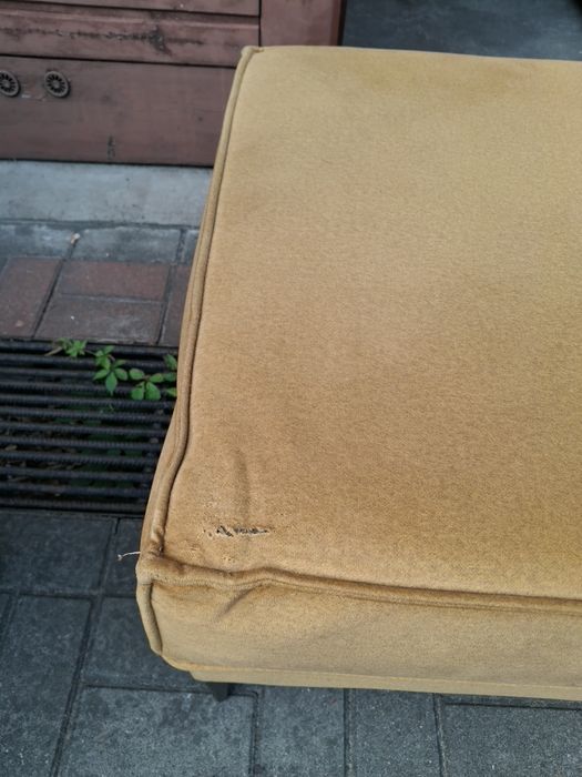 Podnóżek tapicerowany miodowy żółty Agata Meble