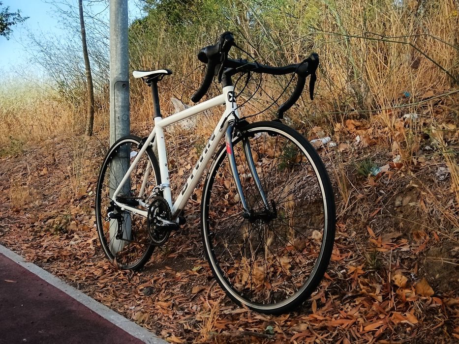 BTwin Triban 300 Road Bike - 28" Wheel - Size M/L