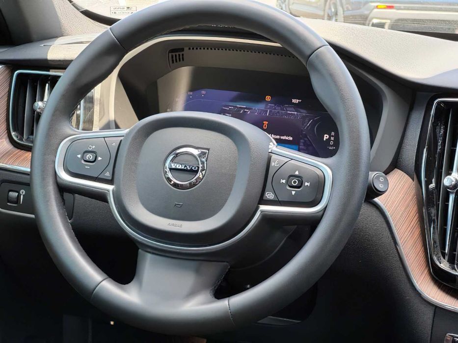 Volvo XC60 B5 Momentum      2022