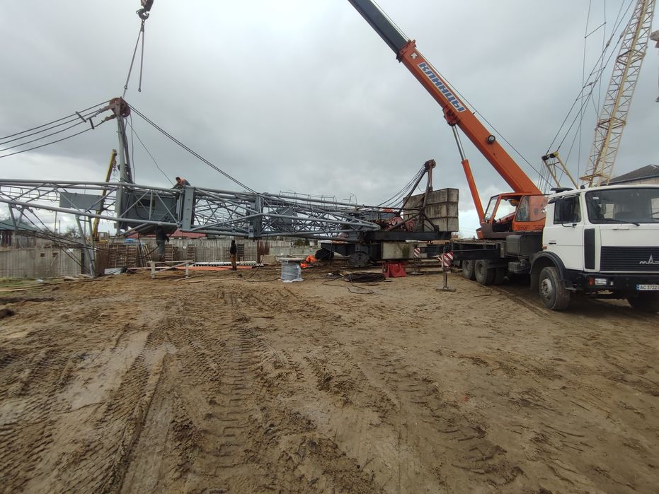 Послуги автокранів 25 тонн 28 метрів Волинська область є люлька.