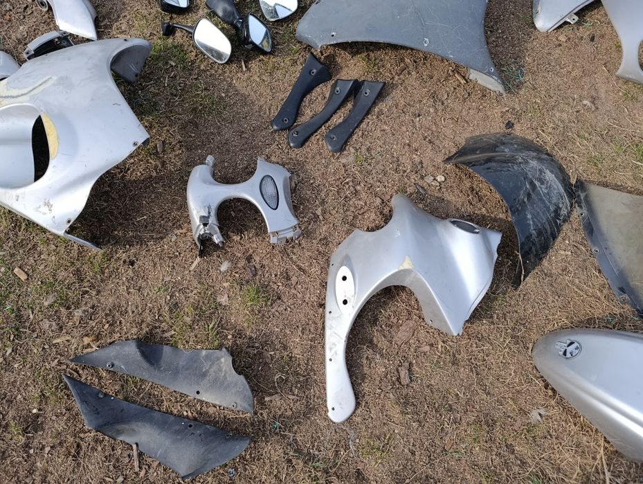 Plastik Triumph 955i Sprint ST owiewki zadupek czasza boczne obudowa