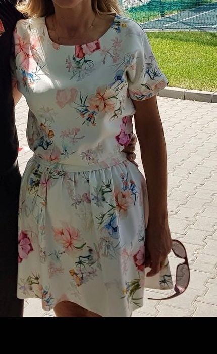 Sukienka w kwiatki rozmiar S/M