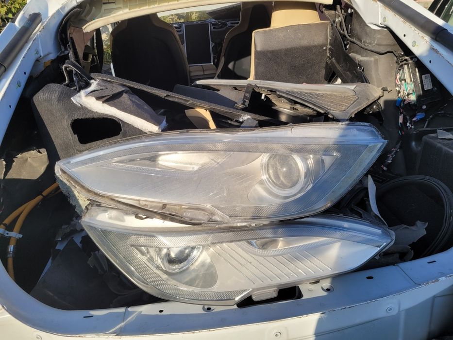 Фари   Tesla Model S 2012 --