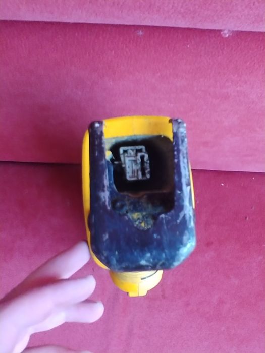 Piła szablasta lisica dewalt dcs387