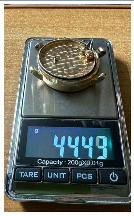 Редкие золотые часы