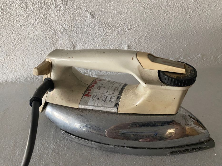 TOSEL Ferro de engomar anos 80