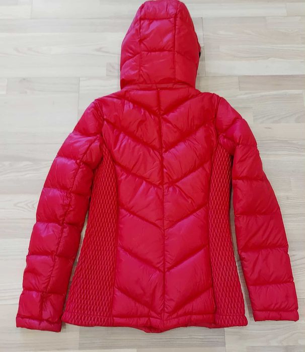 damska puchowa kurtka na suwak z kapturem marki Michael Kors