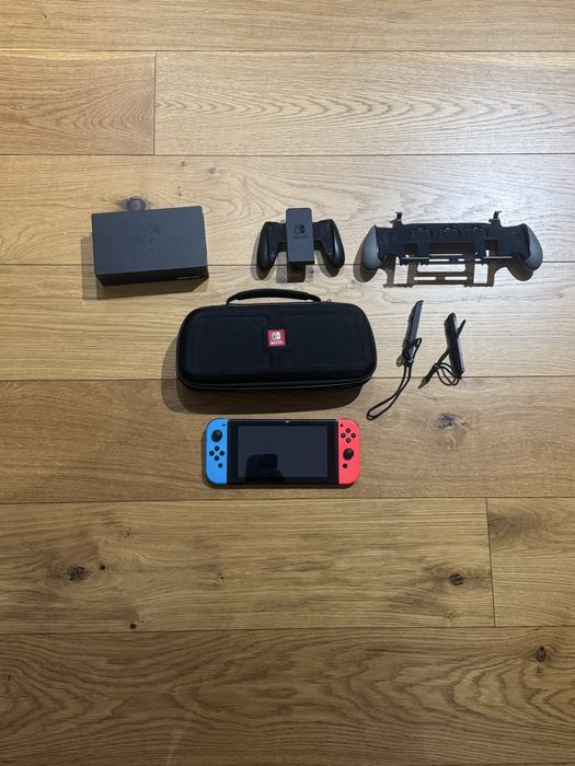 Nintendo switch - czerwono-niebieskie