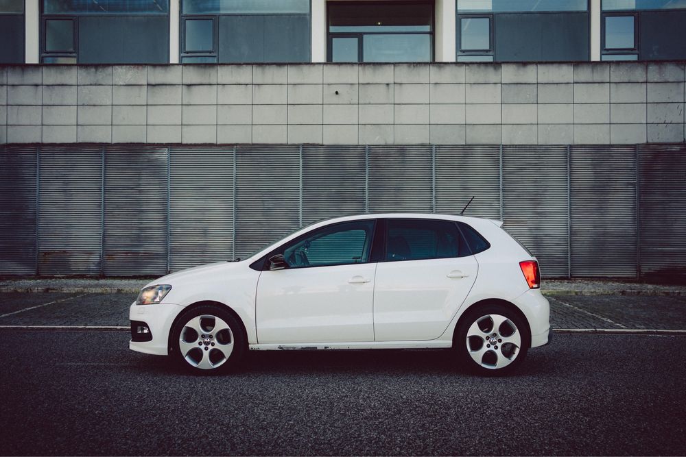 Volkswagen Polo 1.6 TDI caixa DSG