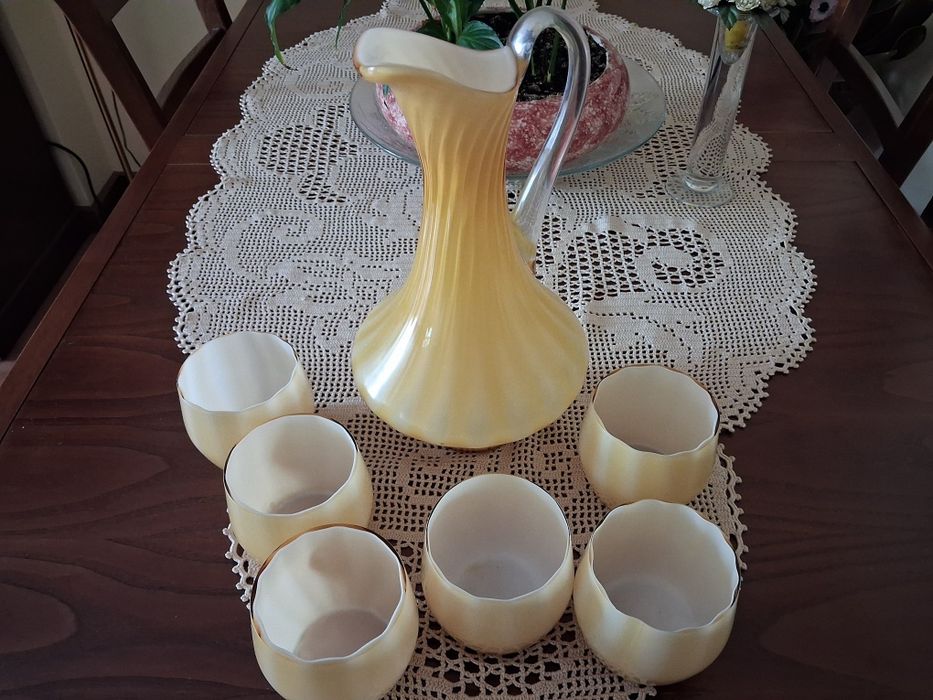 Conjunto jarro +6copos vidro amarelo de 1970