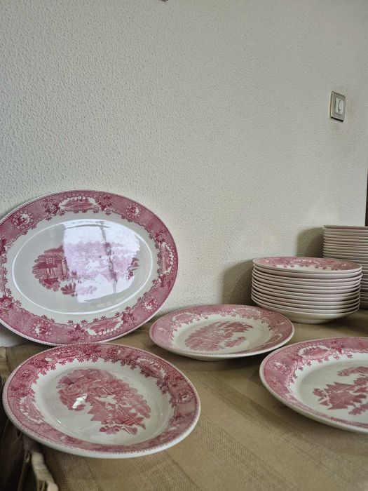 Serviço de jantar, chá e café - loiça de sacavém completo novo