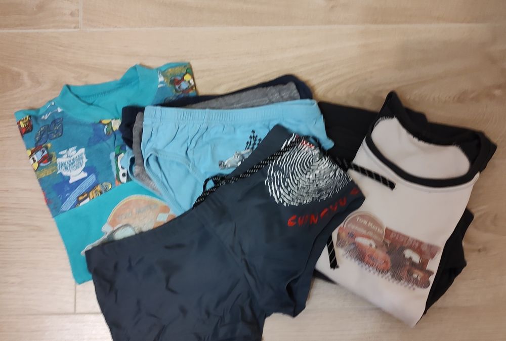 Великий пакет одягу для хлопчика 8-9 років