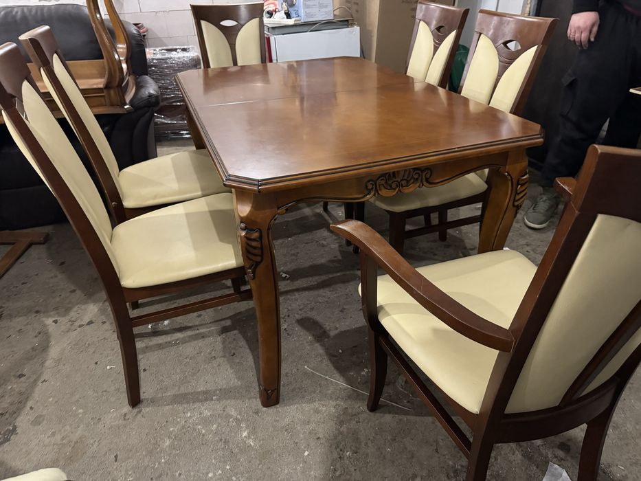 Елітний розкладний стіл і 6 стільців. Натуральна шкіра. Масив