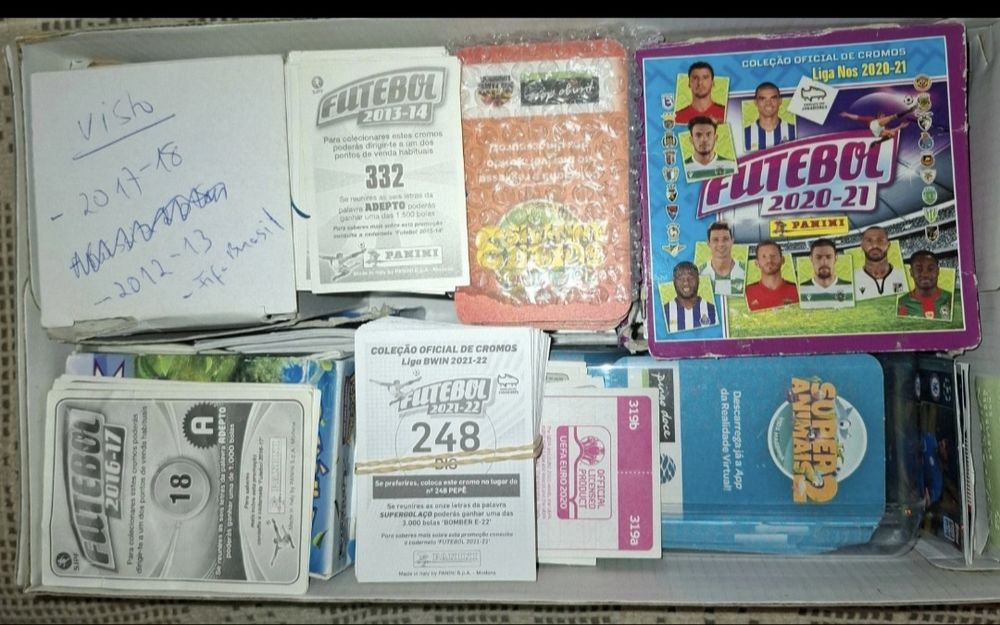 Cromos de várias coleções.