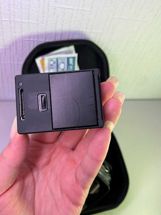 Екшн-камера GoPro Hero 3+ в кейсі