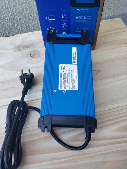 Carregador bateria Blue Smart Victron 12v 15/20/30A  24v 8/12/16A