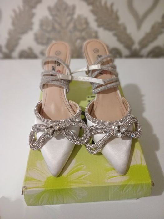 Туфільки з бантиком дуже гарні 36р