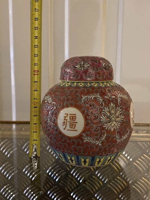 Pote chines de porcelana