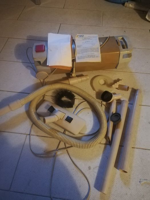 Odkurzacz PRL na chodzie