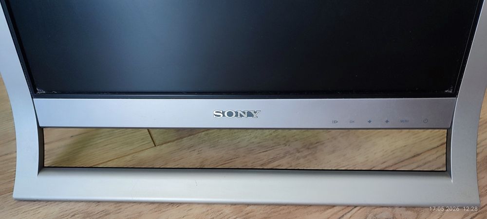 Монитор Sony SDM-HS75 — это 17-дюймовый
