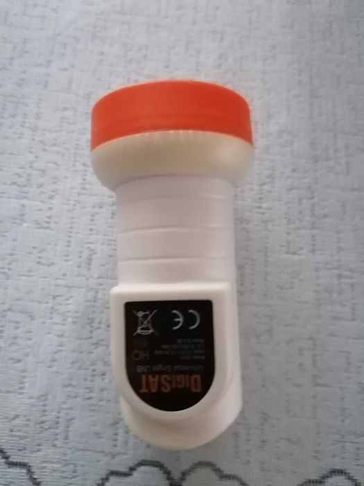 Konwerter SINGLE pojedynczy DigiSAT S010 z uchwytem.
