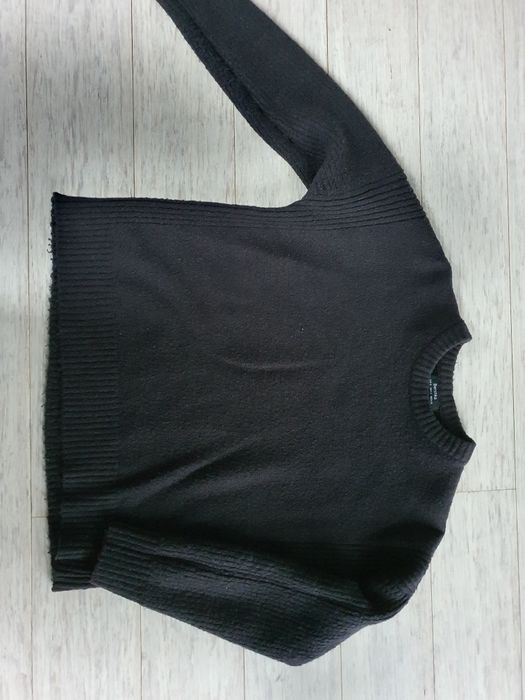 Ciemnoszary sweter