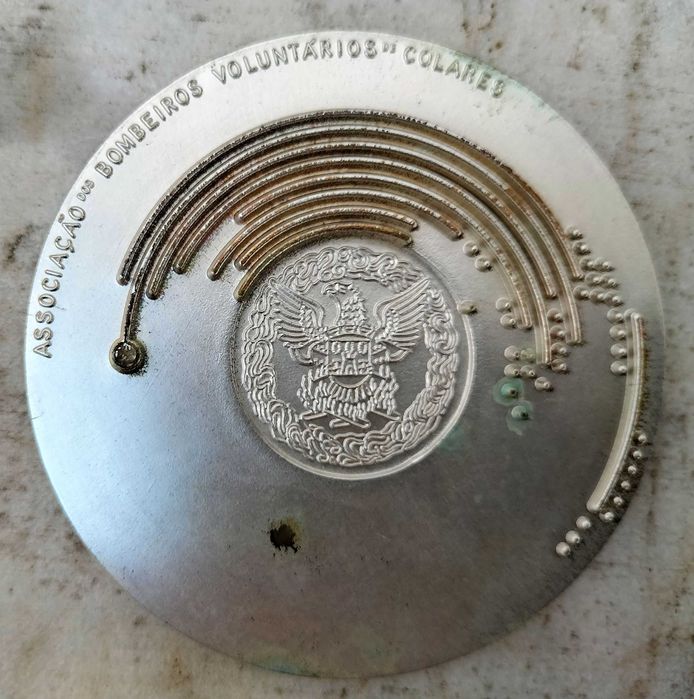 Medalhas alusivas a Associações de Bombeiros.
