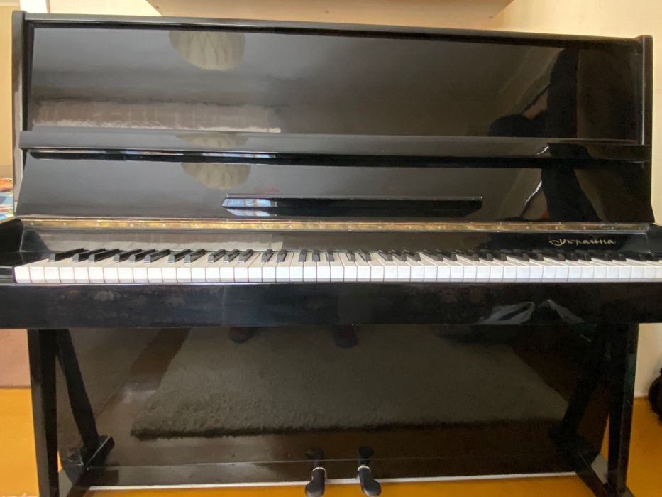 Чорне піаніно  Україна