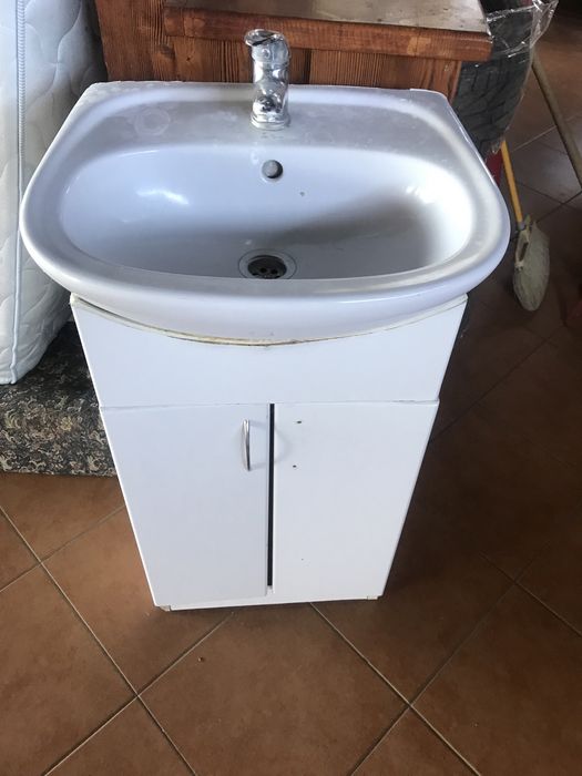 Умивальник з тумбою