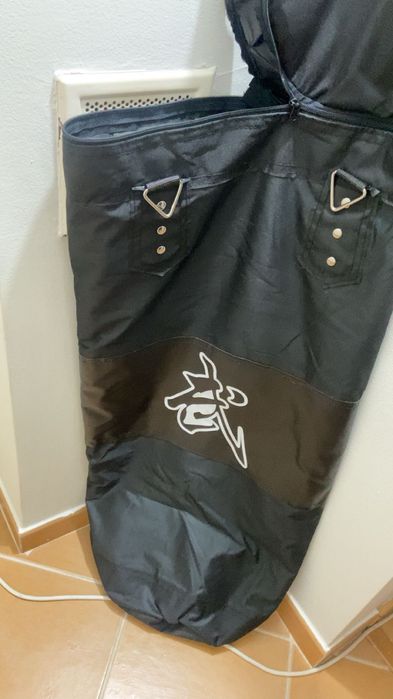Saco de Boxe + Luvas – Novo
