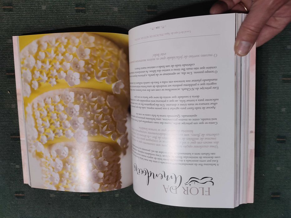 A Biblia dos Bolos de Casamento - Julie Deffense