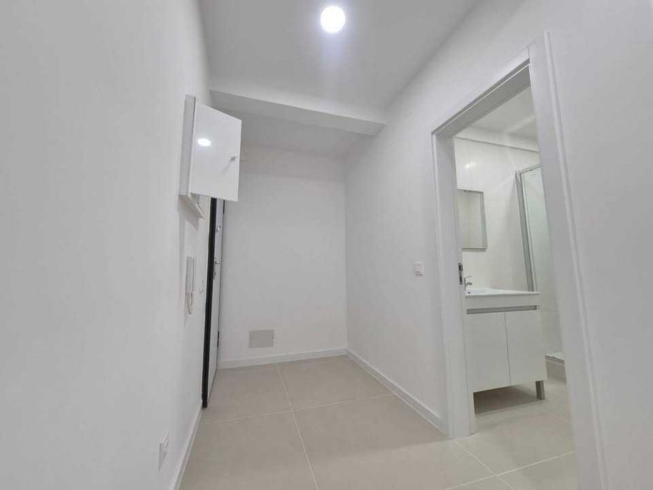 T2 Remodelado no Laranjeiro – Pronto a Habitar